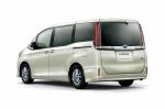 Toyota Noah Hybrid 2017 года
